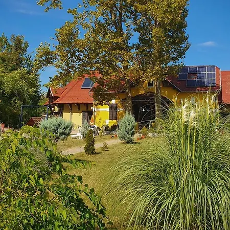 Harmonia Apartmanhaz * Balatonlelle