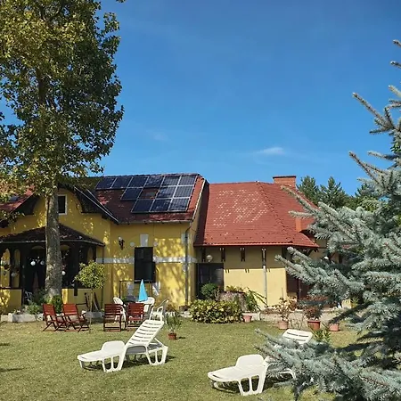 Harmonia Apartmanhaz شقة