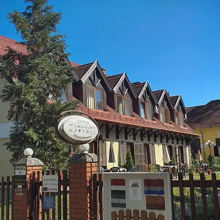 Harmonia Apartmanhaz شقة